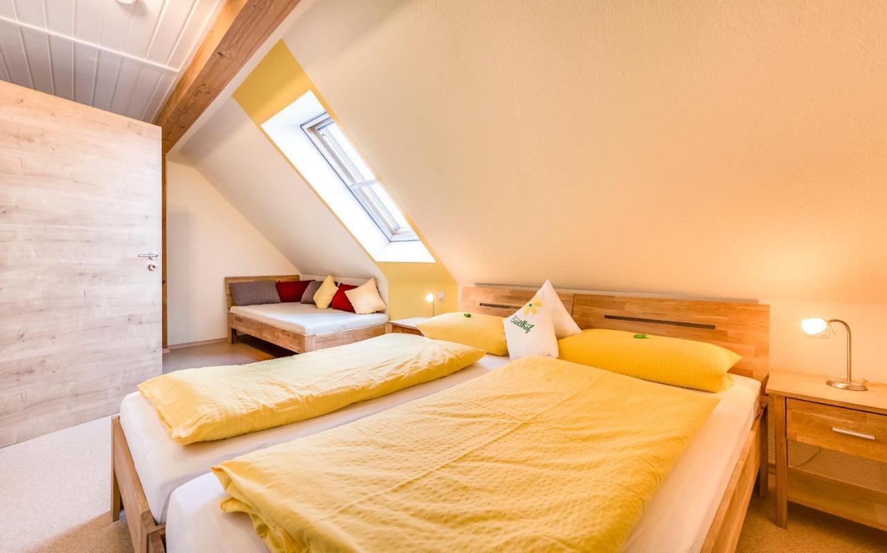Bartlhof-Ferienwohnungen-Zimmer Бургленгенфелд Екстериор снимка