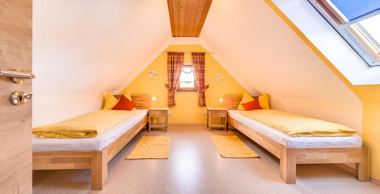 Bartlhof-Ferienwohnungen-Zimmer Бургленгенфелд Екстериор снимка