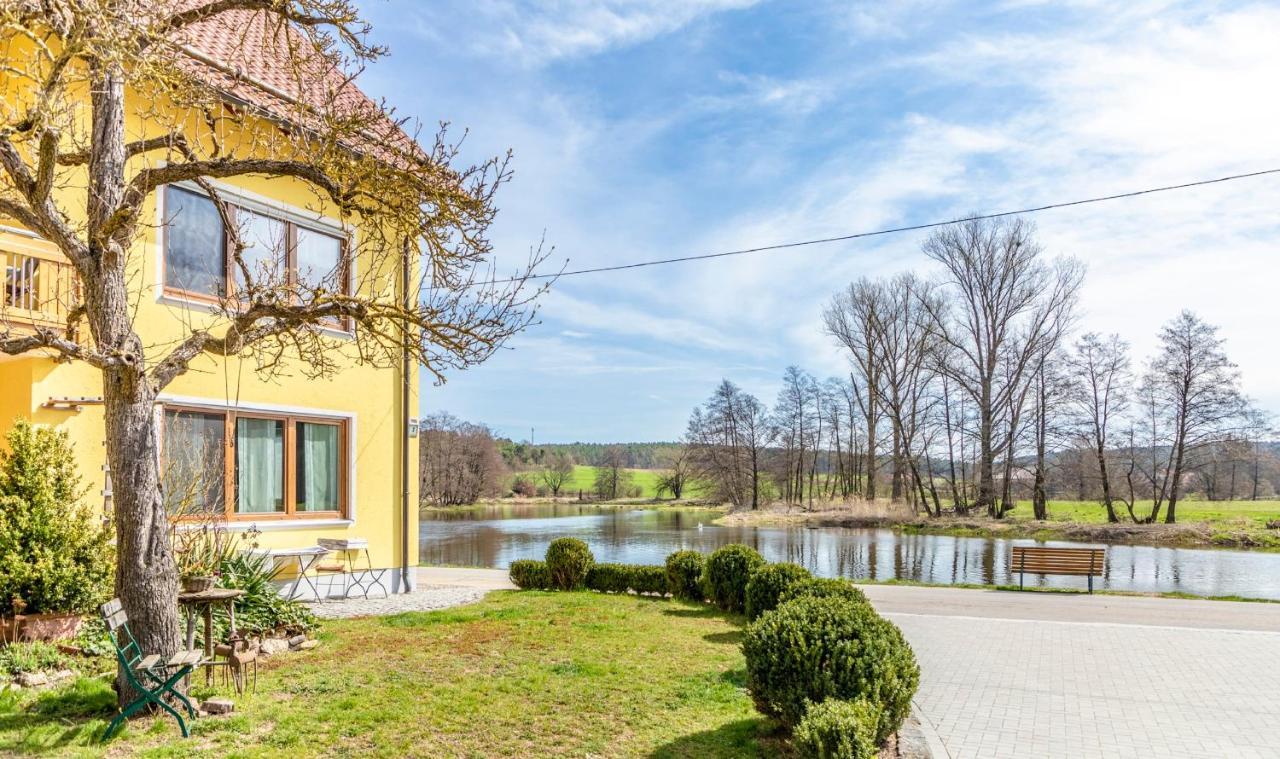 Bartlhof-Ferienwohnungen-Zimmer Бургленгенфелд Екстериор снимка